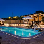 Semesterbostad Rider - Two Bedroom With Outdoor Pool *