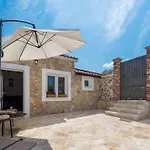 Rider - Two Bedroom With Outdoor Pool * Vrpolje