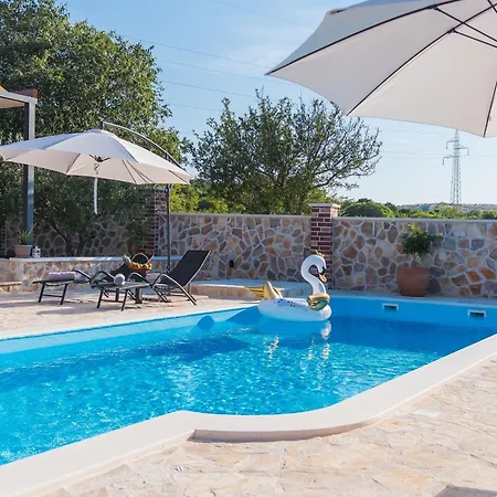 Holiday home Rider - Two Bedroom With Outdoor Pool Vrpolje