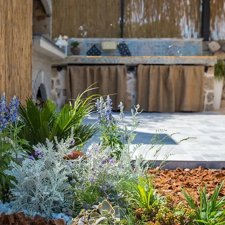 Rider - Two Bedroom With Outdoor Pool Vrpolje