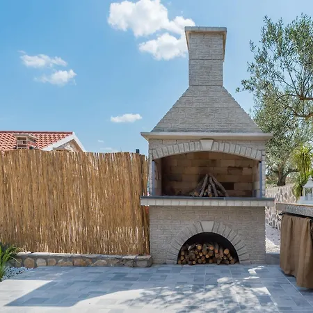 Rider - Two Bedroom With Outdoor Pool