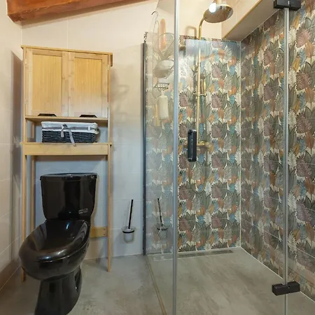 Rider - Two Bedroom With Outdoor Pool Holiday home *