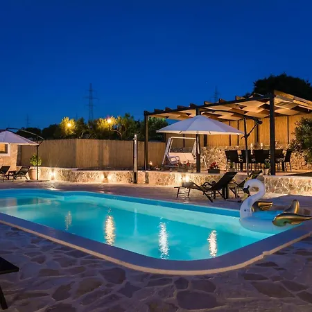 Casa vacanze Rider - Two Bedroom With Outdoor Pool *