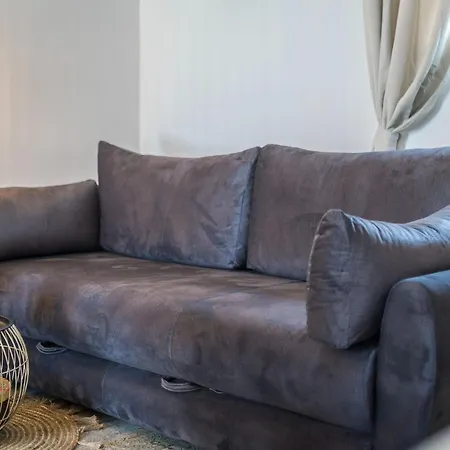 Rider - Two Bedroom With Outdoor Pool *