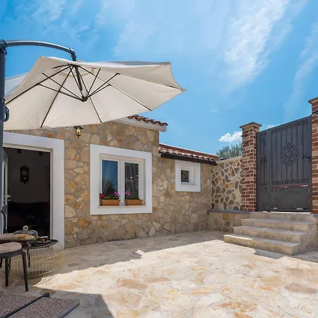 Holiday home Rider - Two Bedroom With Outdoor Pool Vrpolje