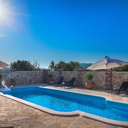 Rider - Two Bedroom With Outdoor Pool * Vrpolje