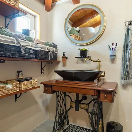 Rider - Two Bedroom With Outdoor Pool Holiday home