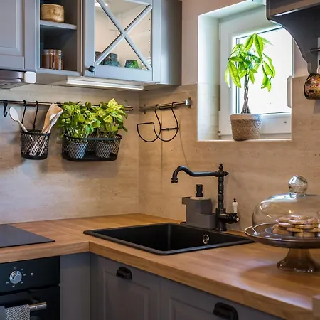 Rider - Two Bedroom With Outdoor Pool Vrpolje