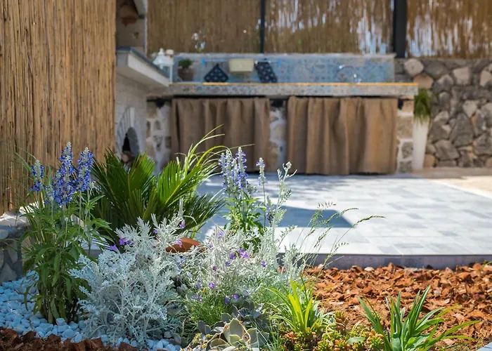 Rider - Two Bedroom With Outdoor Pool Vrpolje