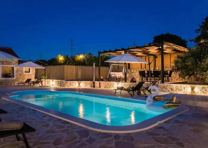 Vakantiehuis Rider - Two Bedroom With Outdoor Pool *