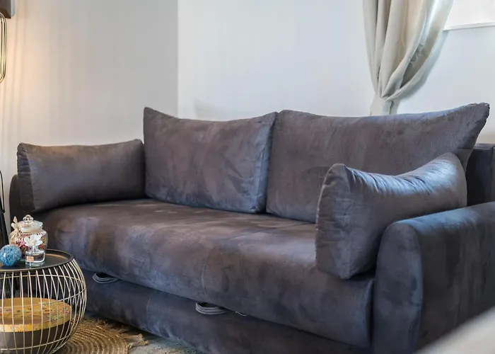 Rider - Two Bedroom With Outdoor Pool *