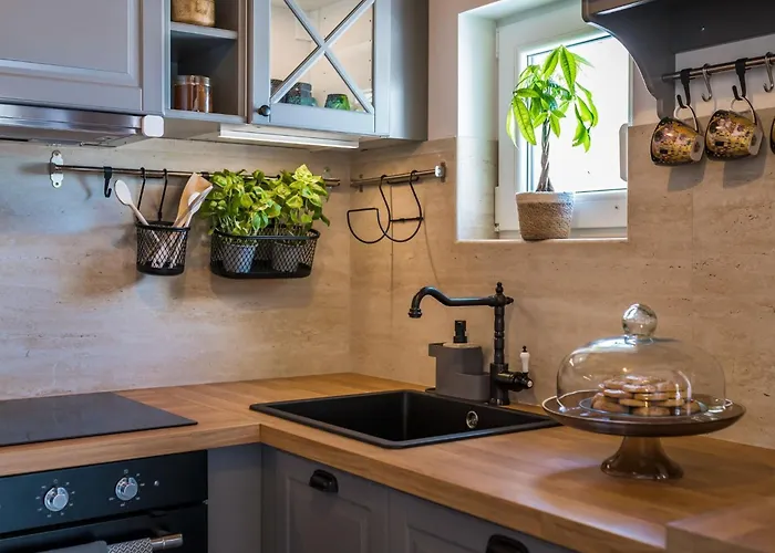 Rider - Two Bedroom With Outdoor Pool Vrpolje