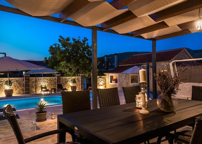 Rider - Two Bedroom With Outdoor Pool * Vrpolje